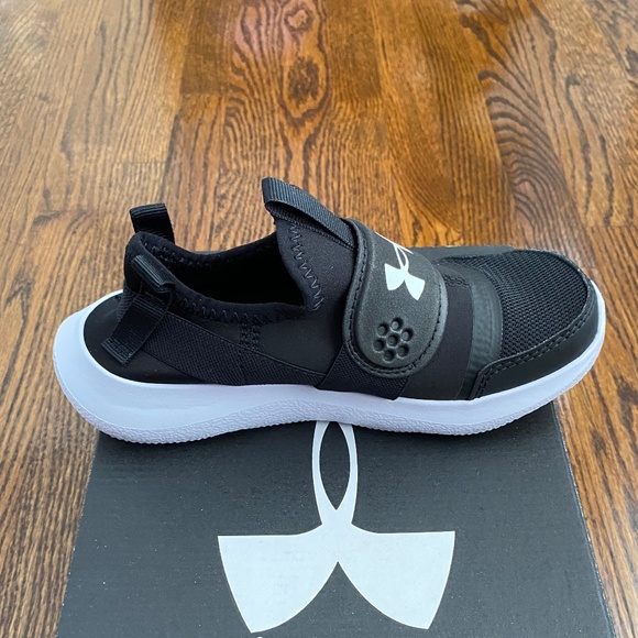 *NWT* Under Armour Runplay Sneakers - Black - Sz 13K - Picture 5 of 14